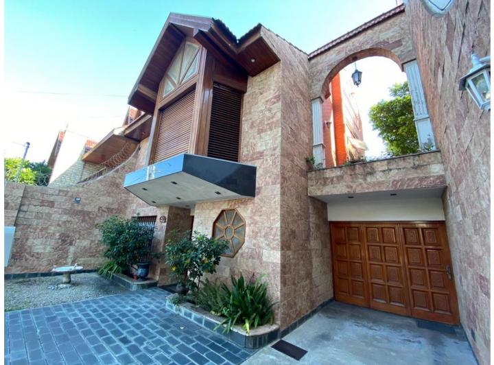 Casa · 218m² · 7 Ambientes