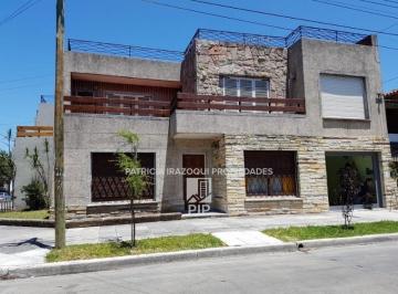 PH · 64m² · 4 Ambientes · 2 Cocheras · PH en Venta en Haedo
