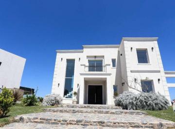 Casa · 170m² · 5 Ambientes · 2 Cocheras · Casa en Alquiler en Canning