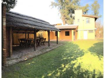Quinta vacacional · 121m² · 3 Dormitorios · Hermosa Quinta en Bº Hosteria Lujan Apta Credito