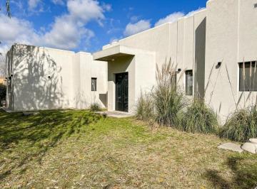 Casa · 194m² · 5 Ambientes · 2 Cocheras · Casa en Lomas de Fatima
