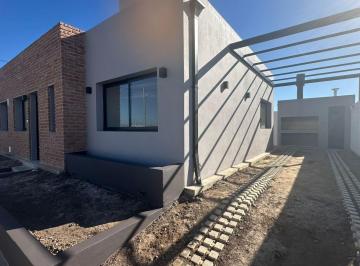 Casa · 56m² · 3 Ambientes · 1 Cochera · Cuestas de Manantiales* Dúplex en Una Planta –2 Dorm. y Cochera – Entrega 2025