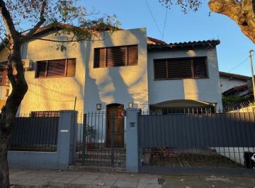 Casa · 358m² · 8 Ambientes · 1 Cochera · Casa en Florida