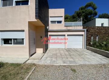Foto1 · Venta Casa Pinares 4 Dorm. en 2 Plantas