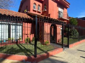 Casa · 186m² · 4 Ambientes · Venta - Gran Casa Multifamiliar en Dos Plantas - Apto Credito