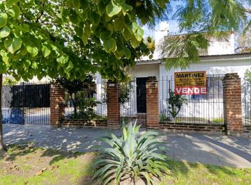 Frente · Venta de Casa con 2 Departamentos en Merlo Norte -