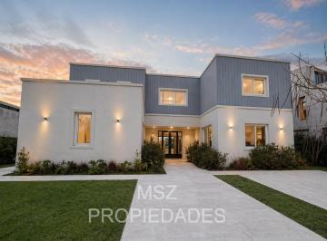 Casa · 333m² · 7 Ambientes · 2 Cocheras · Casa en Virazon
