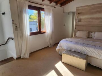 Casa · 248m² · 5 Ambientes · 1 Cochera · Casa en Venta en Florida 4 Dorm.