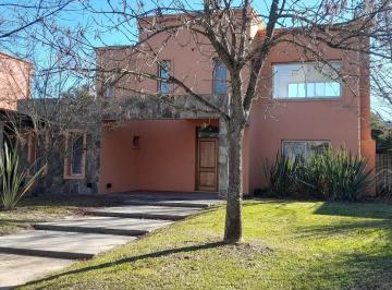 Casa · 200m² · 5 Ambientes · Casa en Venta en San Isidro Labrador, Villanueva