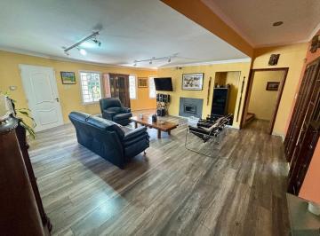 Casa · 300m² · 9 Ambientes · 2 Cocheras · Granja de Funes 3 Dorm - Dependencia de Serv. - 1286 m² Terreno - Apto Crèdito - Casa en Venta
