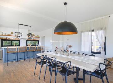 Casa · 186m² · 4 Ambientes · 2 Cocheras · Casa en Venta con Tres Habitaciones Barrio Ceibos Puertos del Lago