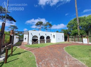 Casa · 180m² · 4 Ambientes · Casa Punta del Este San Rafael 3 Dorm. 2 Baños Jardín