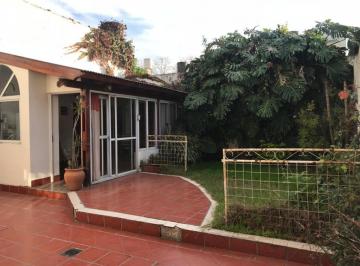 Casa · 221m² · 7 Ambientes · 2 Cocheras · Casa en Venta en Echesortu