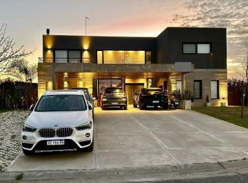 Casa · 234m² · 7 Ambientes · 1 Cochera · Casa en Alq. Temporario en San Rafael, Villanueva, Tigre