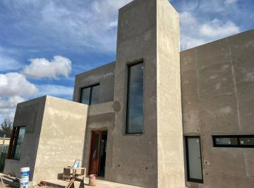 Casa · 191m² · 5 Ambientes · 2 Cocheras · Casa en Venta en La Rinconada Barrio Cerrado - en Construcción - Permuta