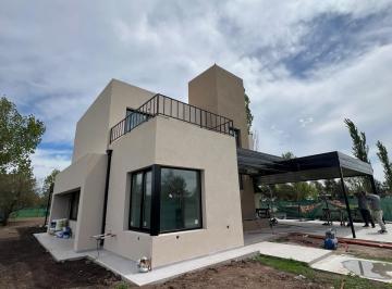 Casa · 191m² · 5 Ambientes · 2 Cocheras · Casa en Venta en La Rinconada Barrio Cerrado - en Construcción - Permuta