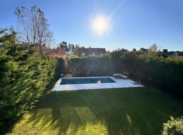 Casa · 315m² · 4 Ambientes · 1 Cochera · Casa Chalet en Alquiler en San Isidro Labrador, Villanueva, Tigre