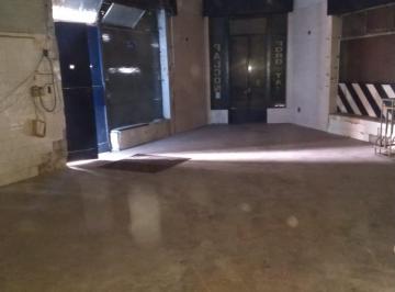 Local comercial , Parque Patricios · Exelente Local con Vivienda y Sotano con La Mejor Ubicación