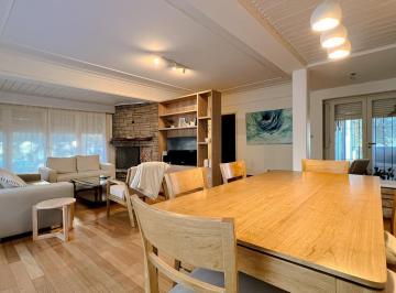 Casa · 236m² · 5 Ambientes · 3 Cocheras · Venta | Permuta | Chalet de Piedra | Sobre 2 Lotes | Los Troncos |