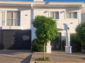 Casa · 205m² · 7 Ambientes · 2 Cocheras · Vendo Casa - 4 Dorm. - Monte Cristo, Cordoba