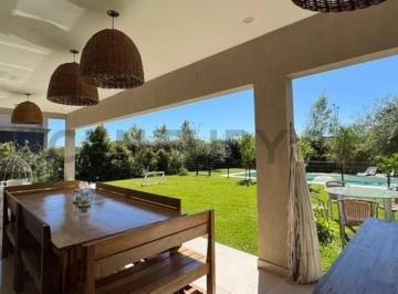 Casa · 243m² · 5 Ambientes · 1 Cochera · Casa de 5 Ambientes - Barrio Ceibos Puertos del Lago