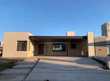 Casa de 4 ambientes, Córdoba · Casa en Docta - 360 m - 2 Dorm + Dos Baños Completos - Categoria!