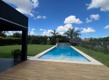 Casa · 280m² · 5 Ambientes · 2 Cocheras · Alquiler Anual Casa Amoblada en Haras Santa María Los Robles