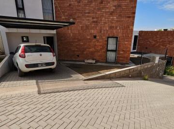PH de 6 ambientes, La Calera · Alquiler Cuesta Colorada. Duplex en Housing de 2 Dorm. Los Algarrobos 1700
