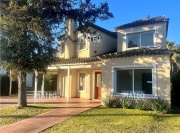 Casa de 5 ambientes, Moreno · Propiedad con 4 Dorm..