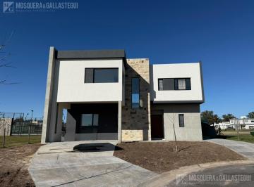 Casa · 187m² · 5 Ambientes · Casa en Venta en Santa Elisa