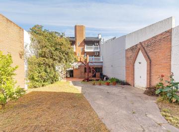 Casa · 501m² · 7 Ambientes · 2 Cocheras · Venta de Casa Lote Propio en Flores Sur