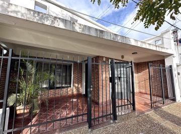 Casa · 94m² · 4 Ambientes · 1 Cochera · Venta Casa Dos Dorm. - Altura Av Ovidio Lagos 3400