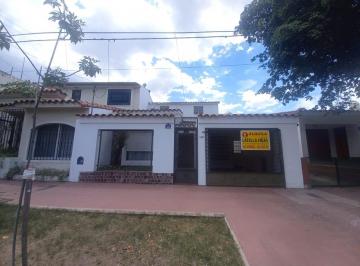 Foto · B Juniors - Hermosa Casa Dos Plantas Juan Jose Paso 1500