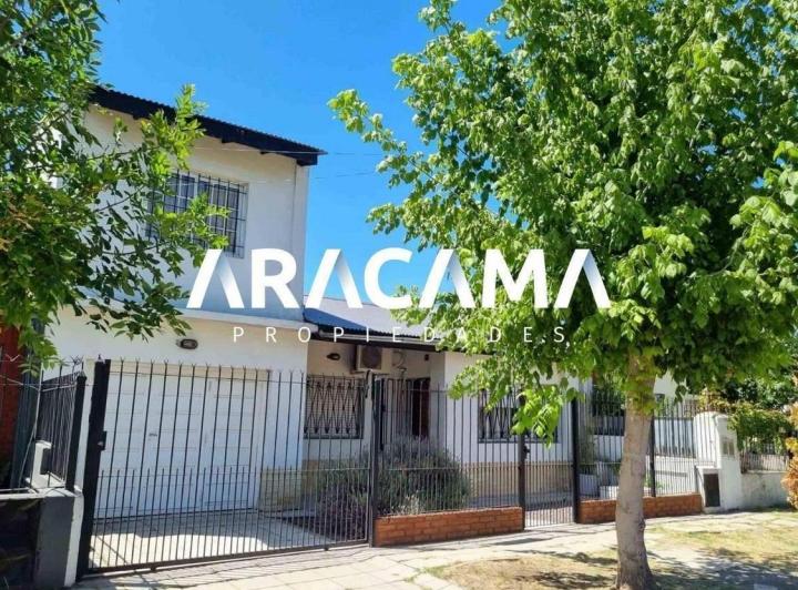 Casa · 127m² · 5 Ambientes · 1 Cochera