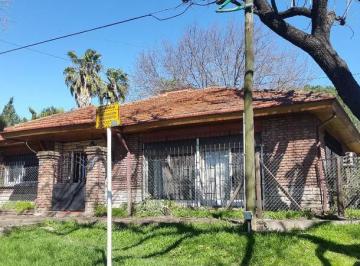Casa de 4 ambientes, San Isidro · Cómda Casa con Pileta en Santa Rita