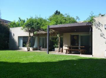 Casa · 154m² · 3 Ambientes · Alquiler Temporario - Barrio Los Laureles Garin