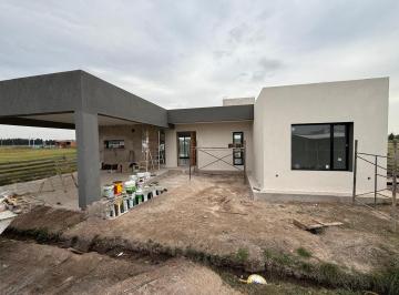Casa · 175m² · 4 Ambientes · 4 Cocheras · Venta Casa Venta en Pozo - Fincas de San Vicente Joven