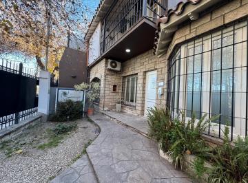 Casa · 450m² · 11 Ambientes · 1 Cochera · Zona Hosp. Central - Pedro B. Palacios 940 m Calle Alem