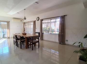 Casa · 157m² · 4 Ambientes · 2 Cocheras · Venta - Casa en Roldan Las Tardes