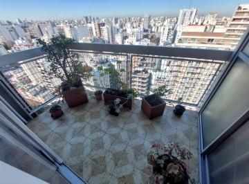 Departamento de 4 ambientes, Parque Centenario · 4 Ambientes con Balcón y Cochera - Excelente Ubicación