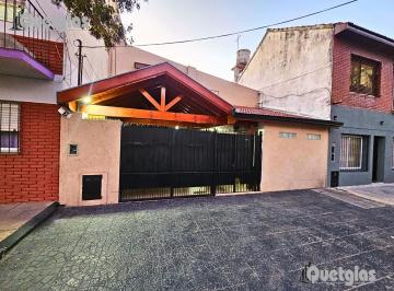 Casa de 4 ambientes, Quilmes · Venta Casa de 4 Ambientes, con Garaje, Piscina y Quincho Apto Credito