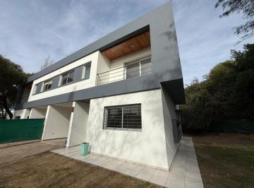 Casa de 4 ambientes, Córdoba · Villa Warcalde Venta Dúplex 3 Dorm 3 Baños Gran Patio
