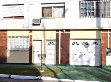 Casa de 3 ambientes, Quilmes · Casa PH en Venta Apta Crédito - 3 Amb | Garage, Patio y Fondo Libre