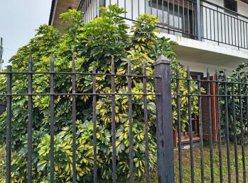 Casa · 190m² · 4 Ambientes · 2 Cocheras · Triplex en Venta Apto Crèdito en Temperley