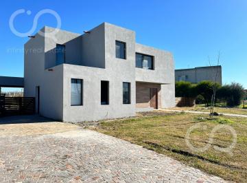 Casa · 250m² · 5 Ambientes · 1 Cochera · Venta Casa Apto Crédito San Sebastián Área 10