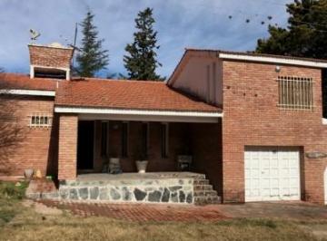 Casa · 207m² · 4 Dormitorios · 1 Cochera · Casa en Venta Bialet Massé