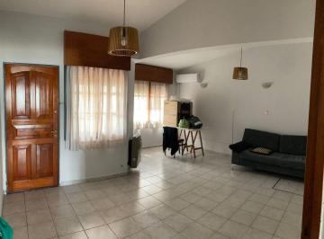 Casa · 163m² · 3 Dormitorios · 1 Cochera · Casa en Venta en B° Bajo Palermo