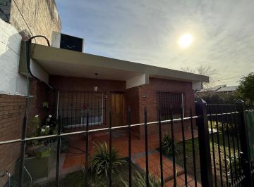 Casa · 80m² · 3 Ambientes · 1 Cochera · Casa en Venta en Burzaco