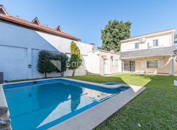 Casa · 220m² · 5 Ambientes · 2 Cocheras · Venta Casa 5 Ambientes con Parque y Piscina en Ramos Mejía.