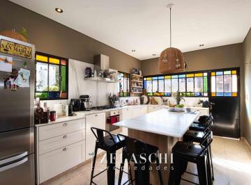 Casa · 150m² · 5 Ambientes · 2 Cocheras · Casa en Venta: Calle Pampa, El Palomar - Zelaschi Propiedades